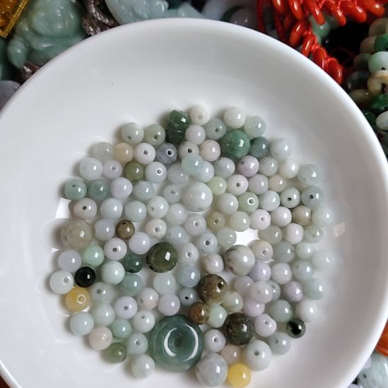 翡翠未镶嵌颈饰珠子一碗