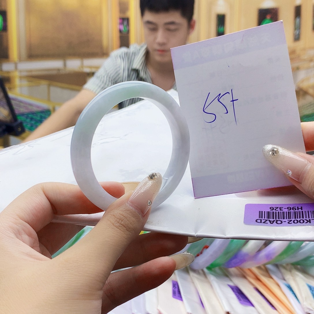 翡翠手镯未镶嵌999876665567