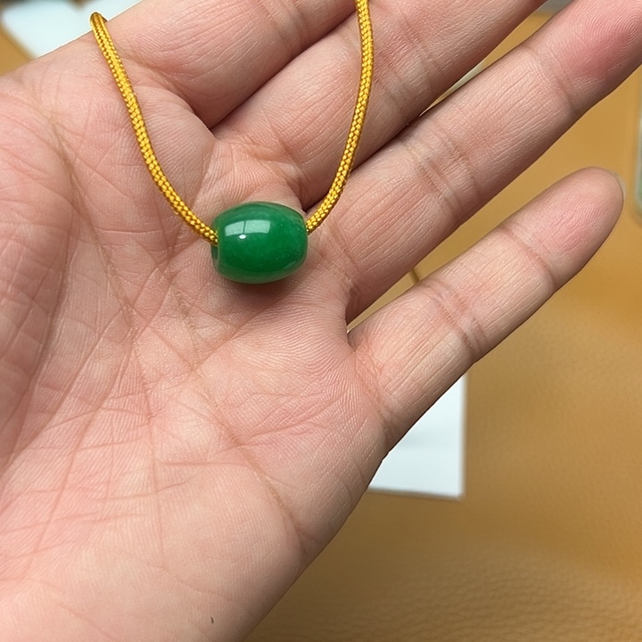 东陵石颈饰合金东陵玉雕艺术
