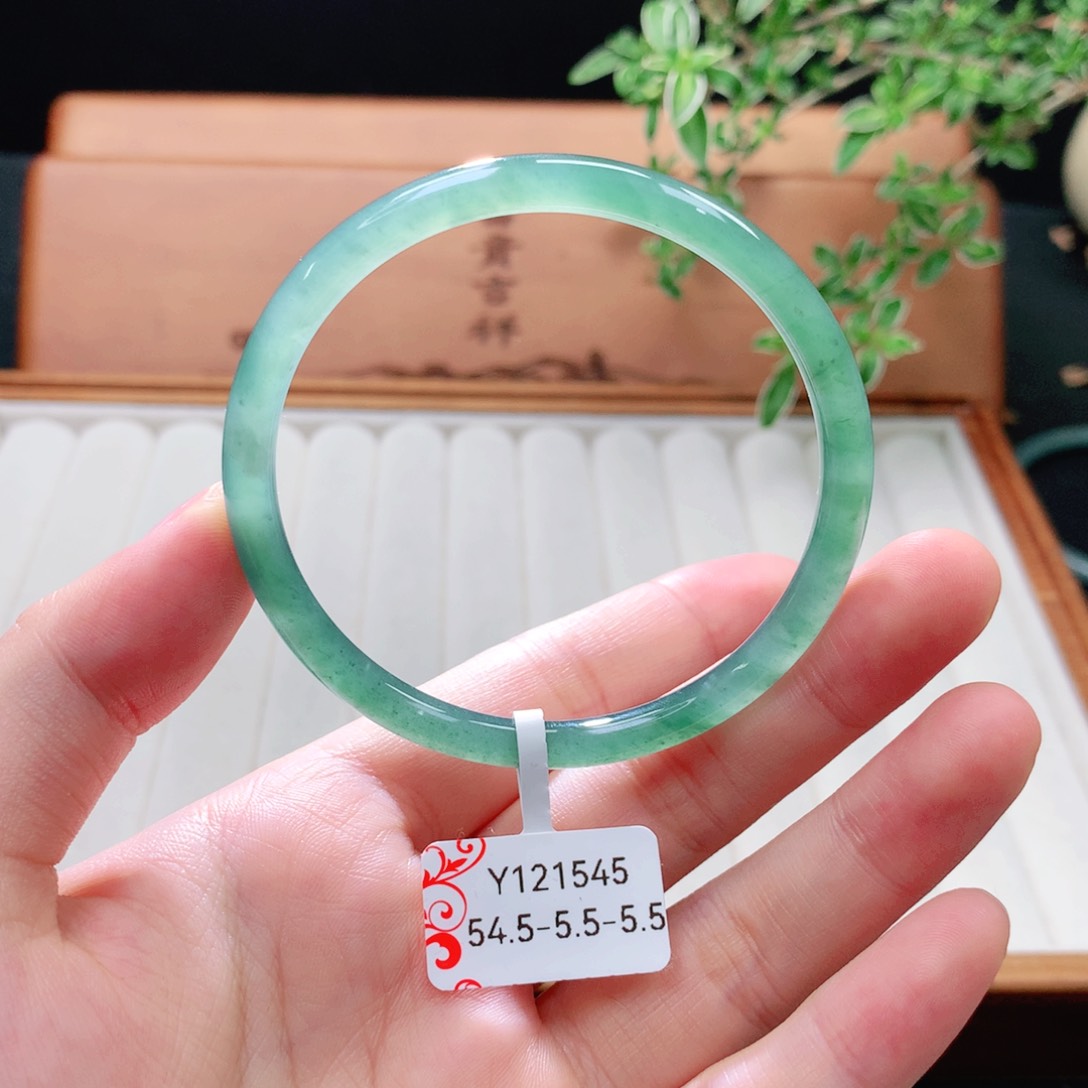 未镶嵌手镯（圆镯）翡翠