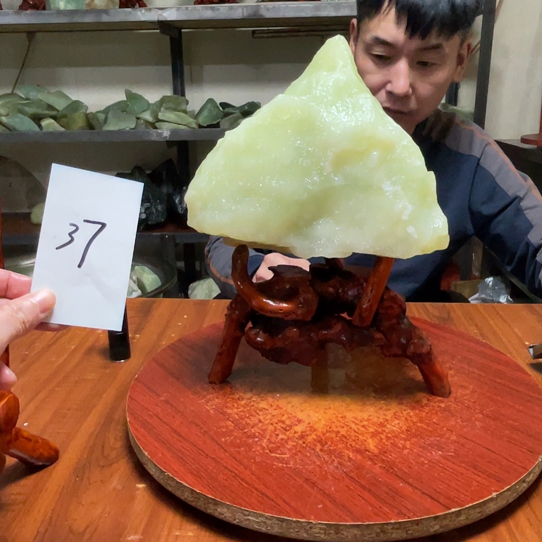 蛇纹石玉未镶嵌原石