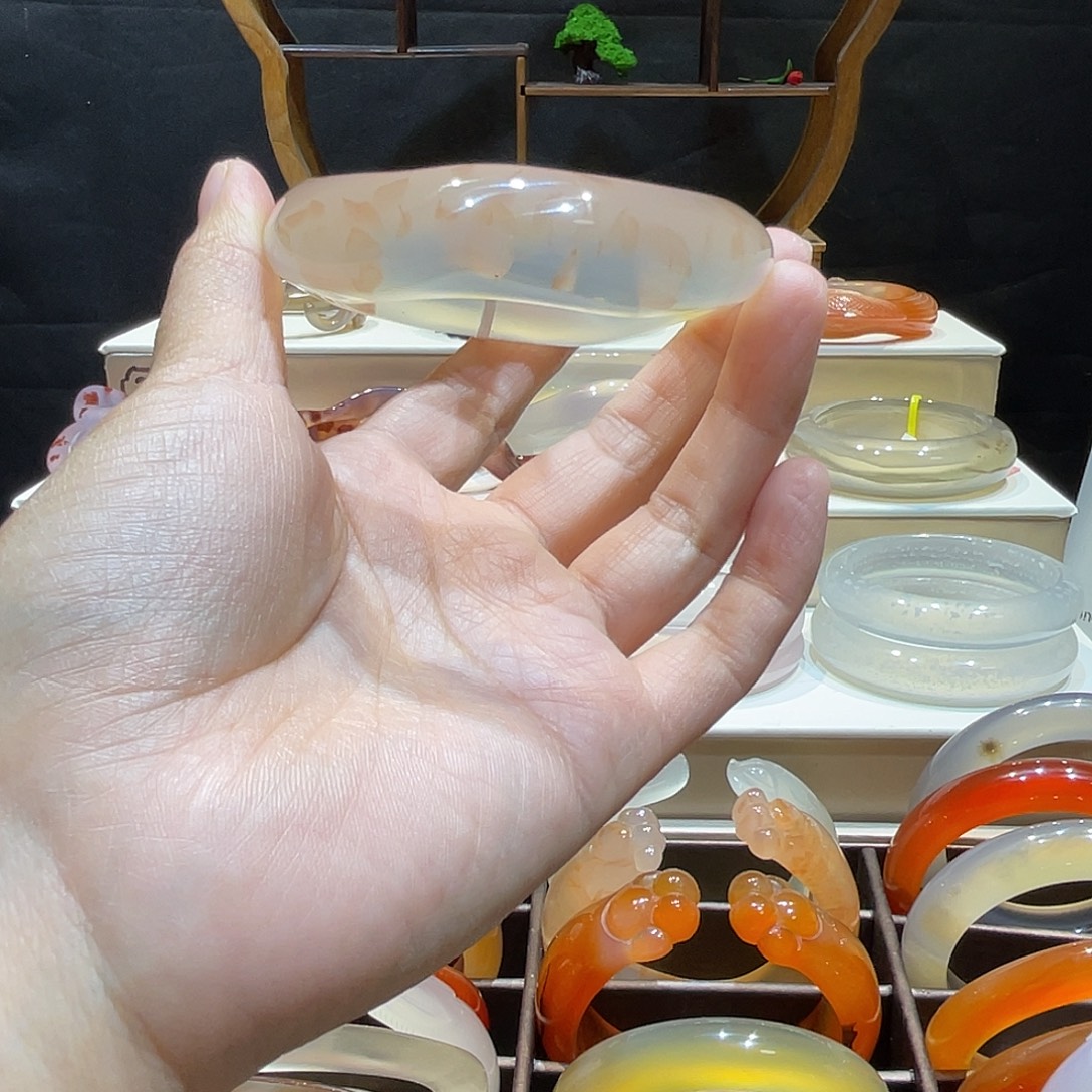 高***美玛瑙/玉髓未镶嵌手镯