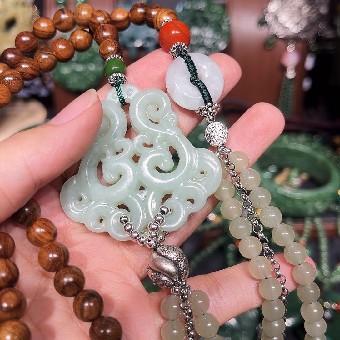 颈饰未镶嵌和田玉（糖玉）