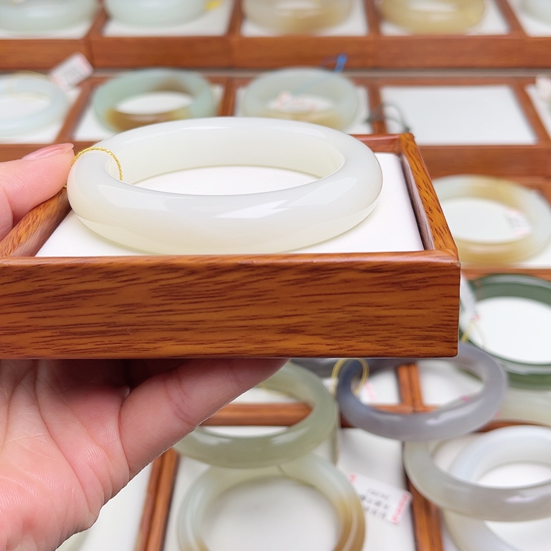 和田玉手镯未镶嵌58.3