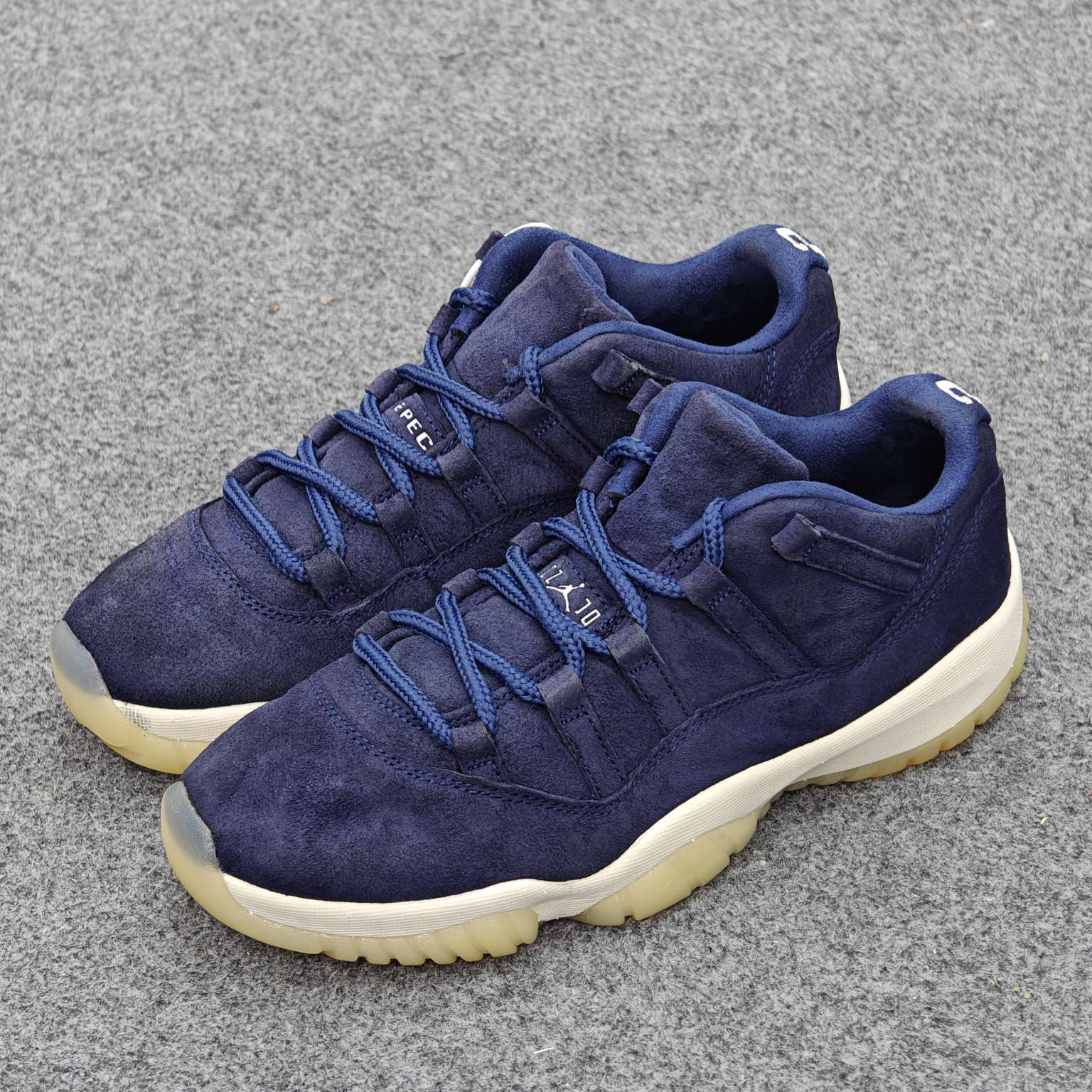 90新 AIR JORDAN AJ11蓝麂皮 42.5码无盒 VV2402