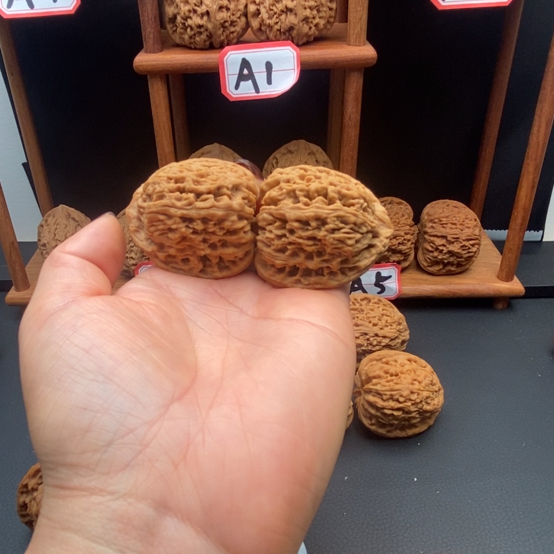 ****亮文玩核桃吊坠南疆