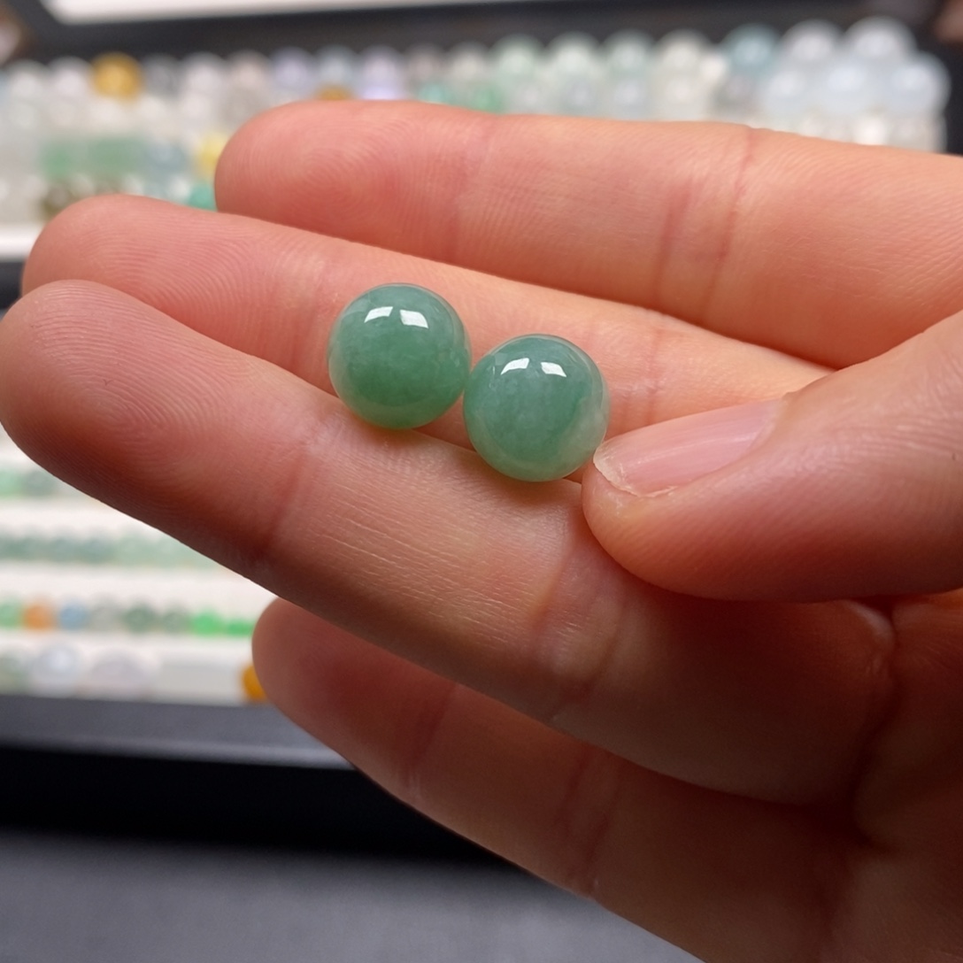 翡翠散珠卡9.9-10绿珠一对福利无鉴赏