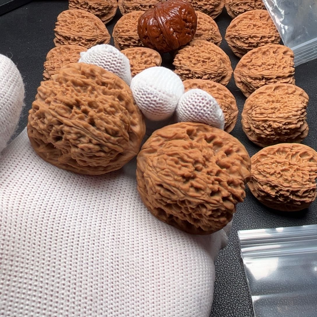 ****文玩核桃吊坠南疆