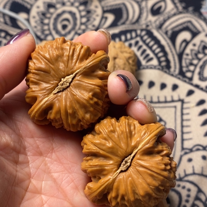 【闪购商品】文玩核桃吊坠幸*人