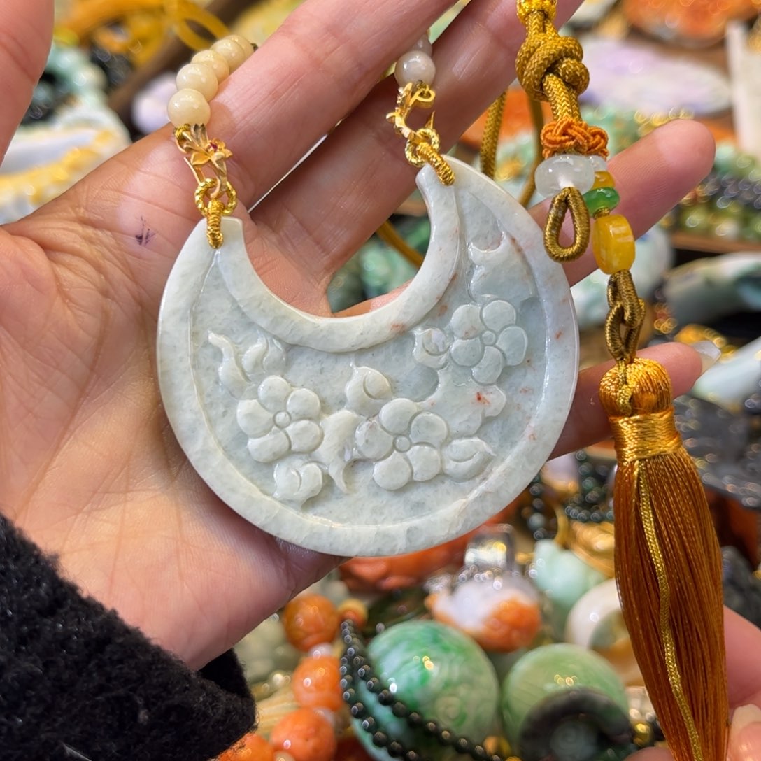 翡翠颈饰未镶嵌待编款