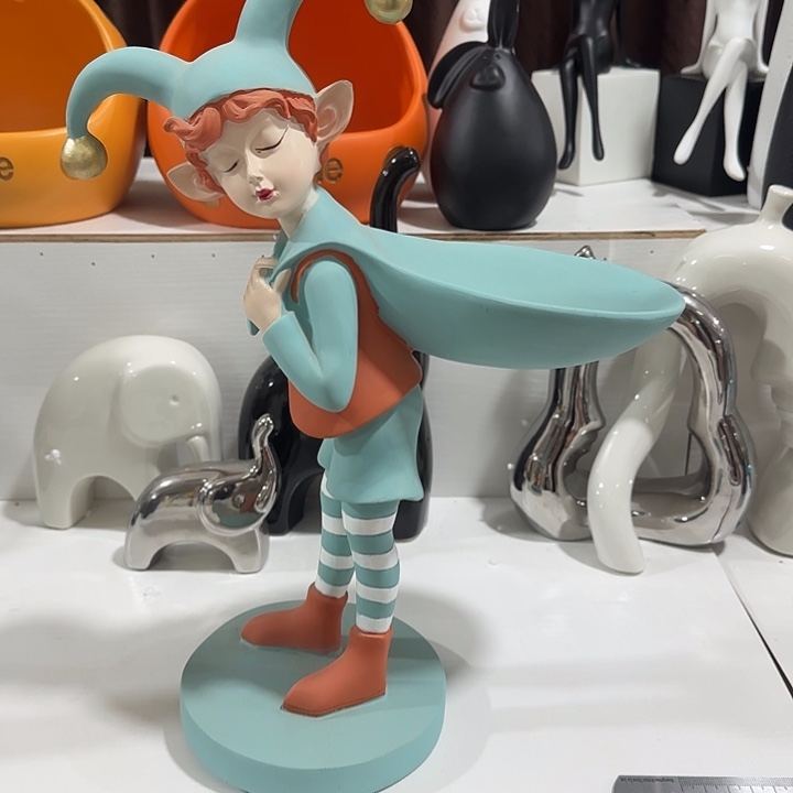 L***i树脂摆件哈哈哈哈