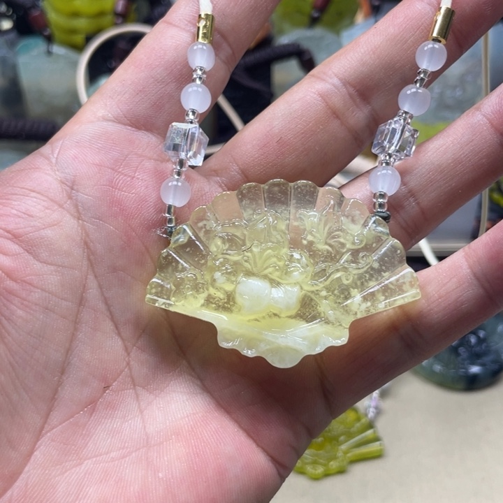 蛇纹石玉未镶嵌颈饰