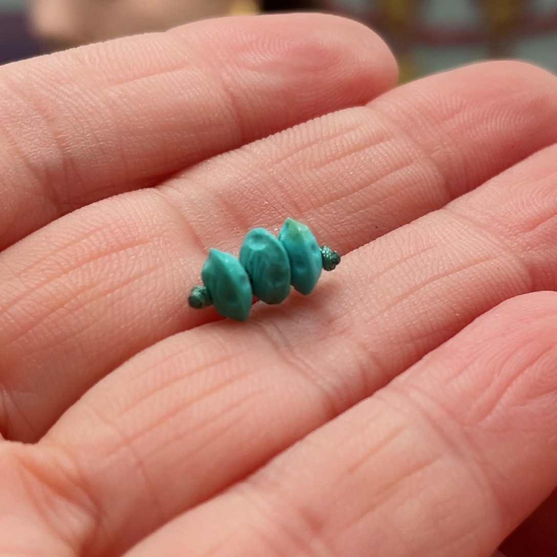 绿松石颈饰未镶嵌