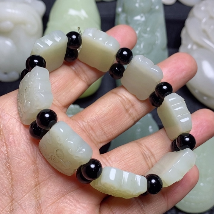 和田玉颈饰未镶嵌