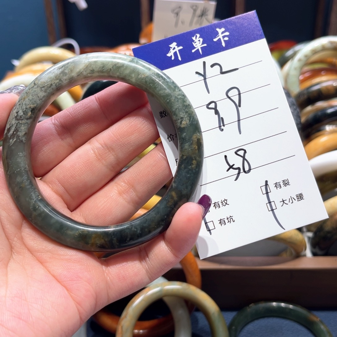 蛇纹石玉手镯未镶嵌栀*