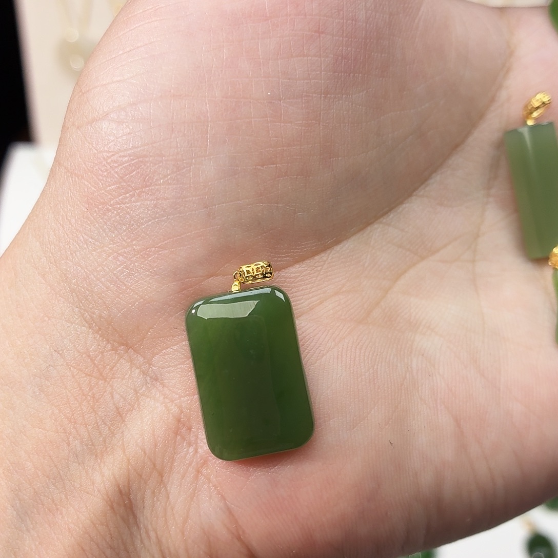 和田玉（碧玉）18K金镶嵌吊坠(赠链)