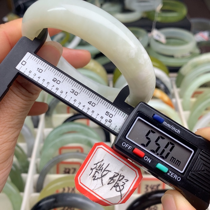 蛇纹石玉未镶嵌手镯349