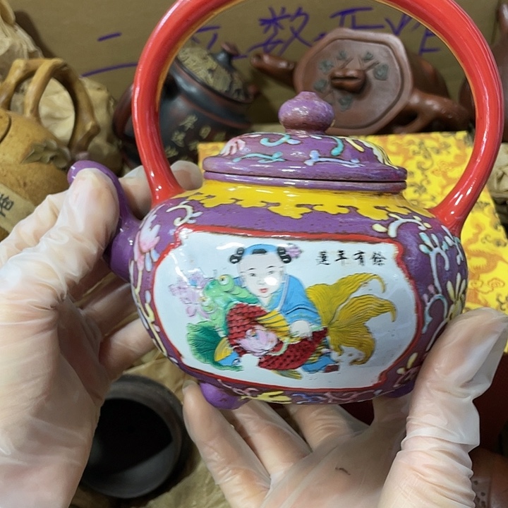 茶壶紫砂原矿泥料，手工制作一把紫砂壶。