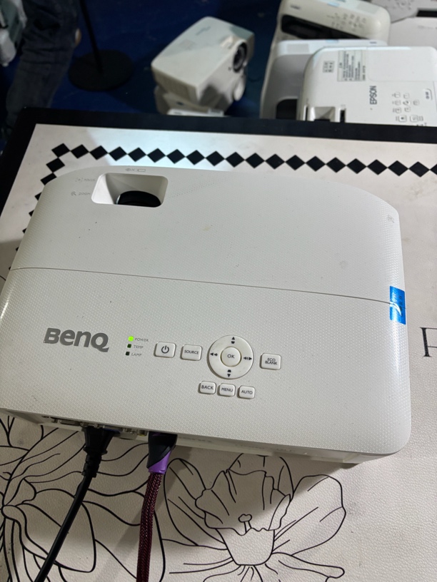 9新  二手 明基准新投影仪 运费自理