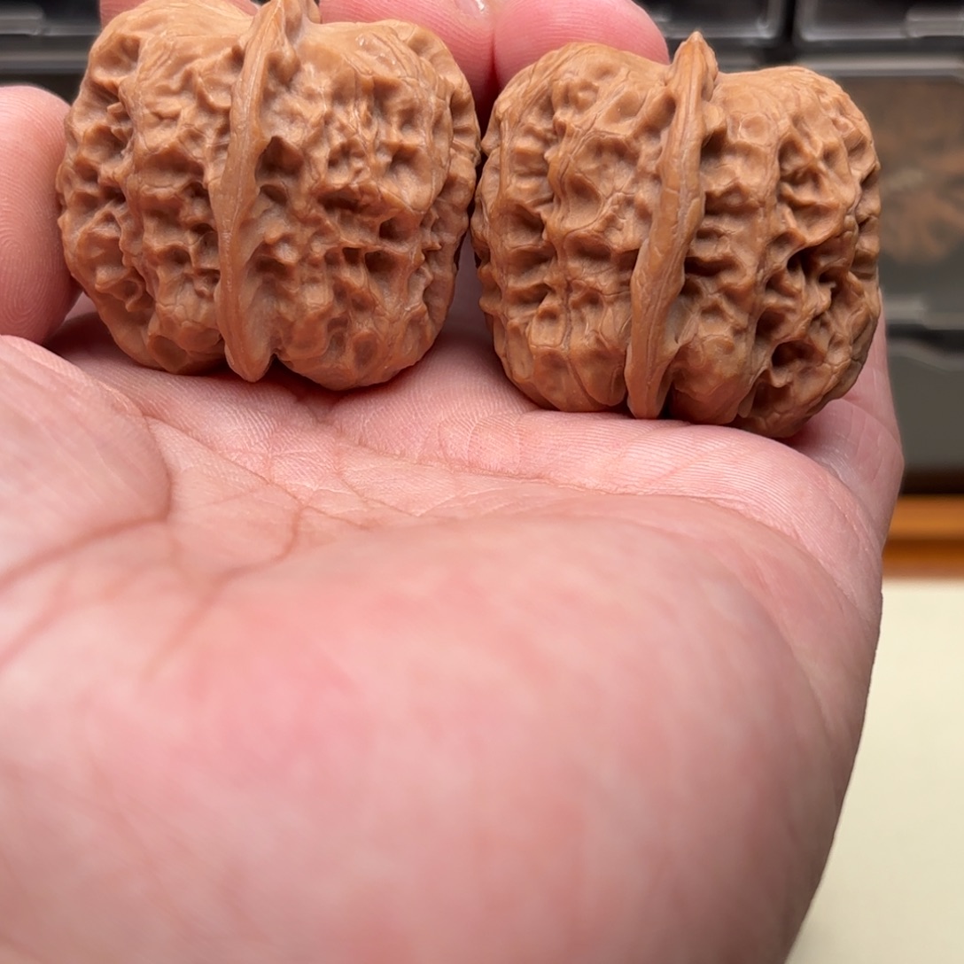 文玩核桃把件金钟