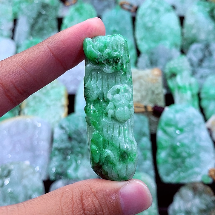 吊坠(不含链)未镶嵌翡翠