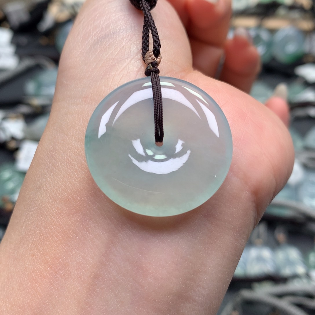 翡翠颈饰未镶嵌扣子