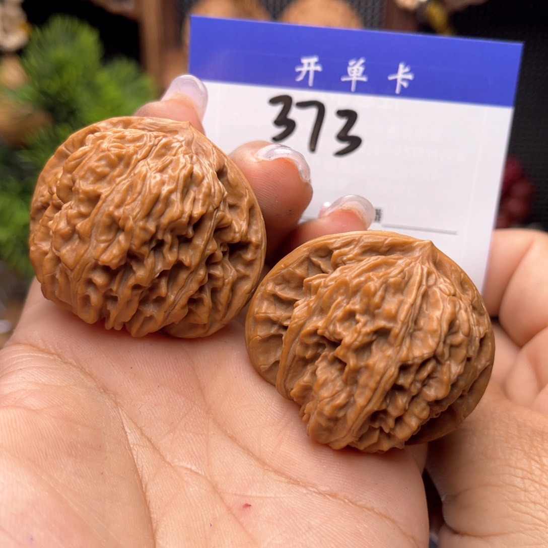 文玩核桃吊坠四座楼。边42。肚39