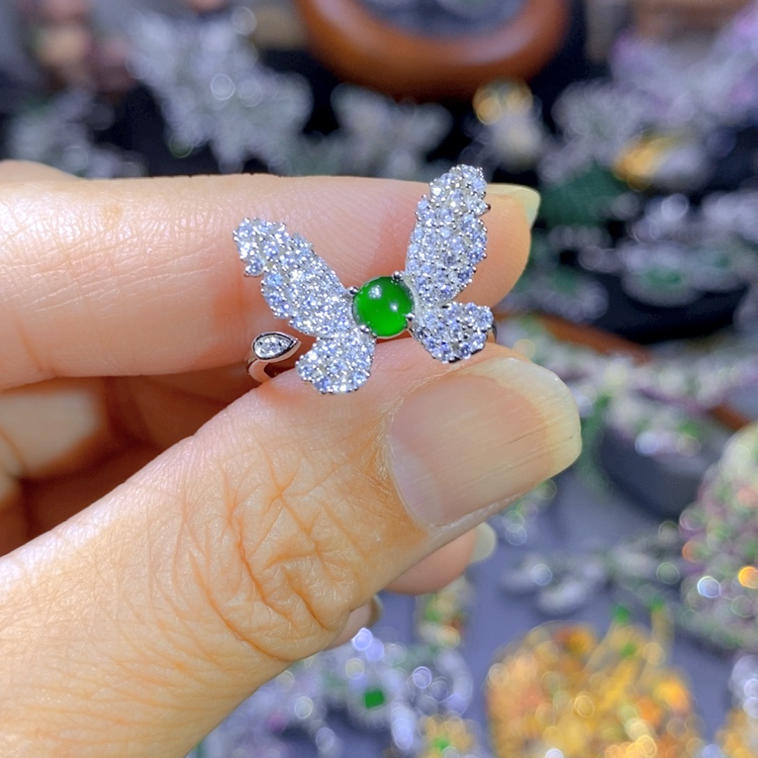 翡翠颈饰银S925镶嵌天然翡翠