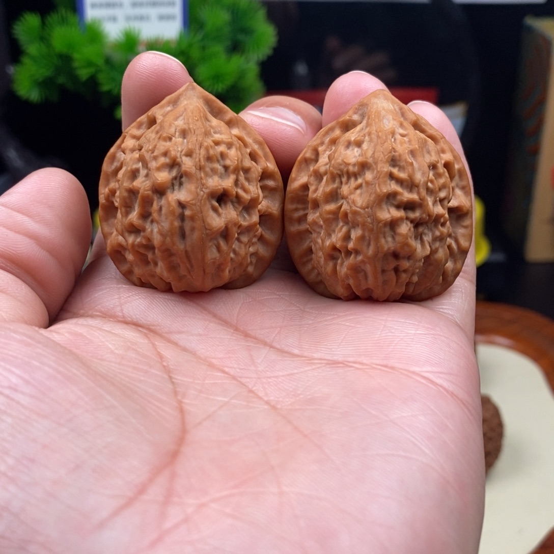 文玩核桃把件金牛36精对