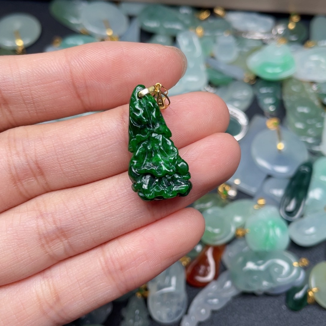 翡翠颈饰18K金镶嵌翡翠