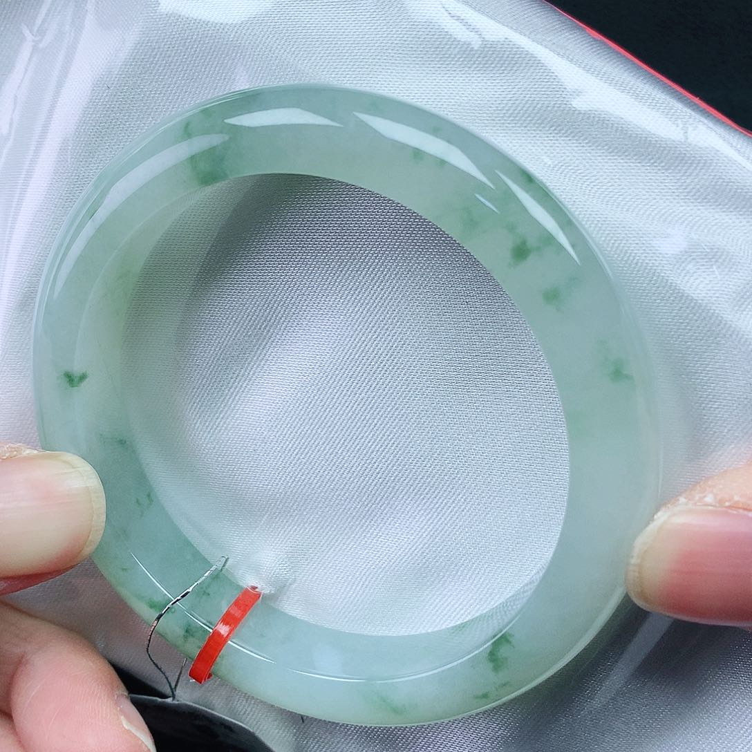 翡翠手镯未镶嵌53圈