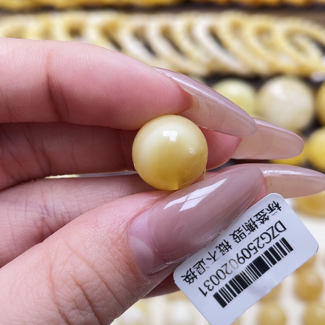 琥珀未镶嵌裸石13.4mm
