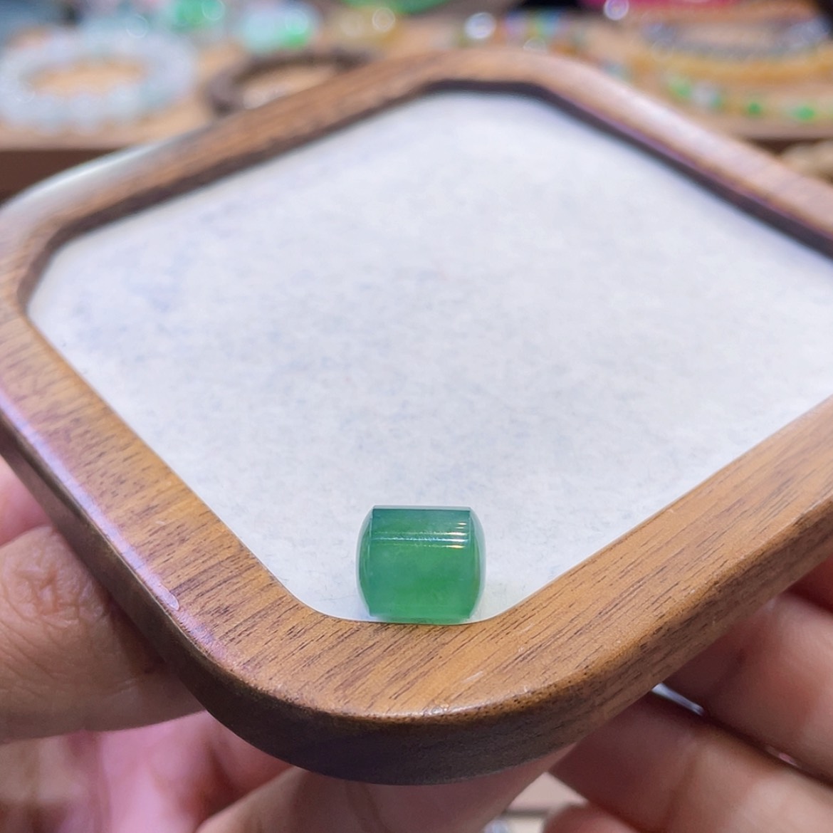 【闪购商品】翡翠颈饰未镶嵌湖水绿