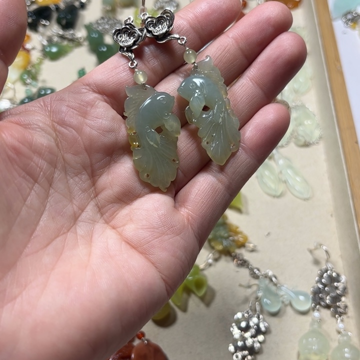 蛇纹石玉未镶嵌耳饰