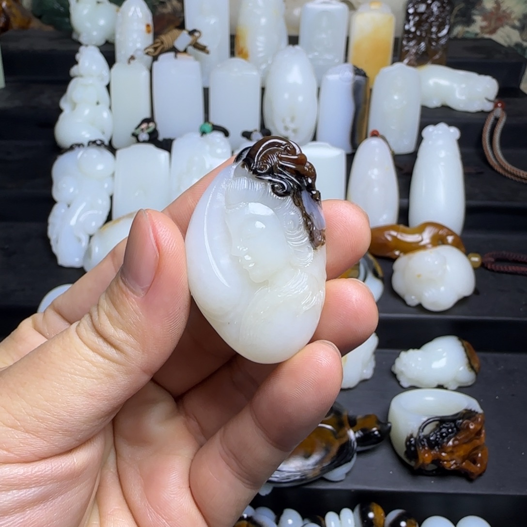 和田玉未镶嵌颈饰