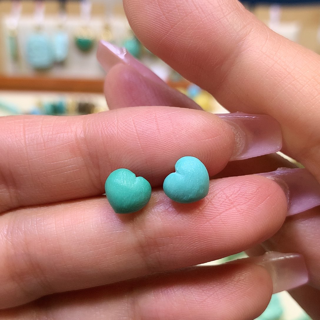 绿松石18K金镶嵌耳钉