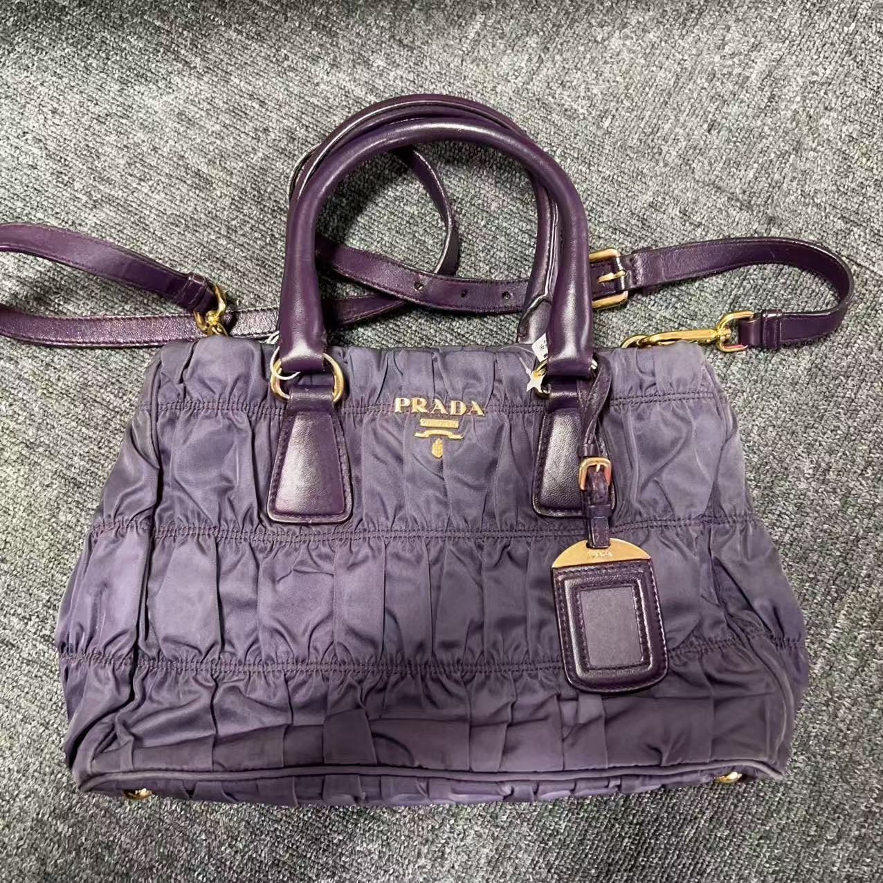 95新 Prada/普拉达 prada紫色c1290褶皱单肩包