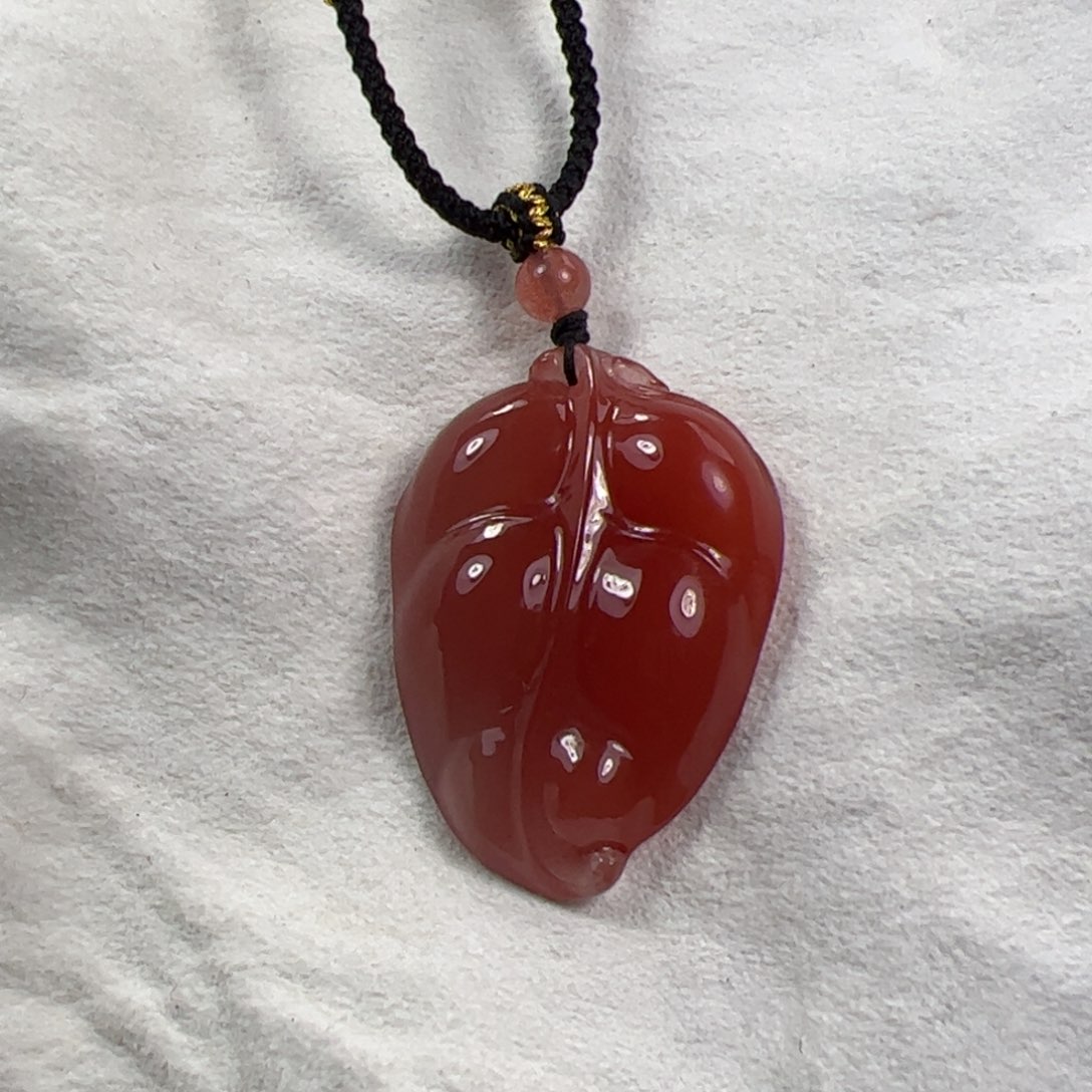 南红玛瑙吊坠未镶嵌