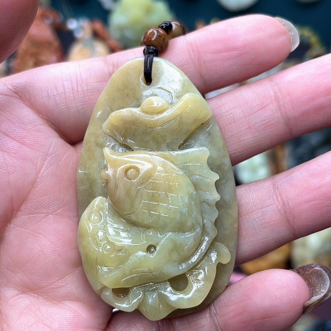 蛇纹石玉颈饰未镶嵌