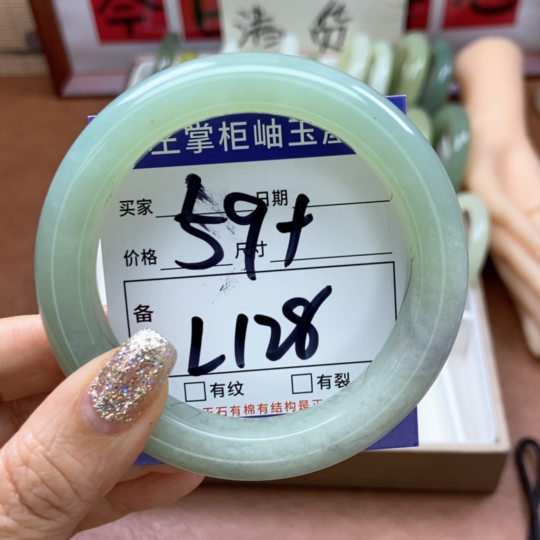 岫玉手镯手镯未镶嵌