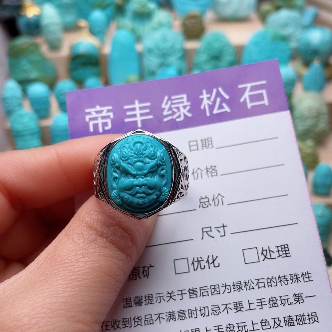 绿松石颈饰未镶嵌请****?