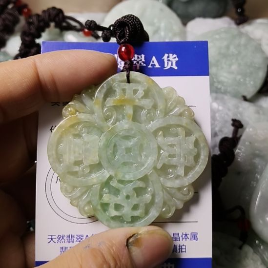 翡翠未镶嵌颈饰挂件