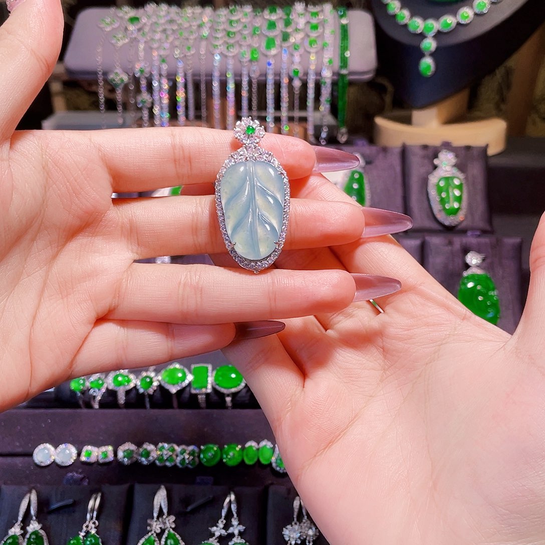 l****翡翠银S925镶嵌颈饰叶子