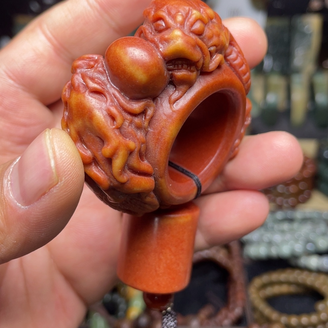 透闪石质玉未镶嵌颈饰