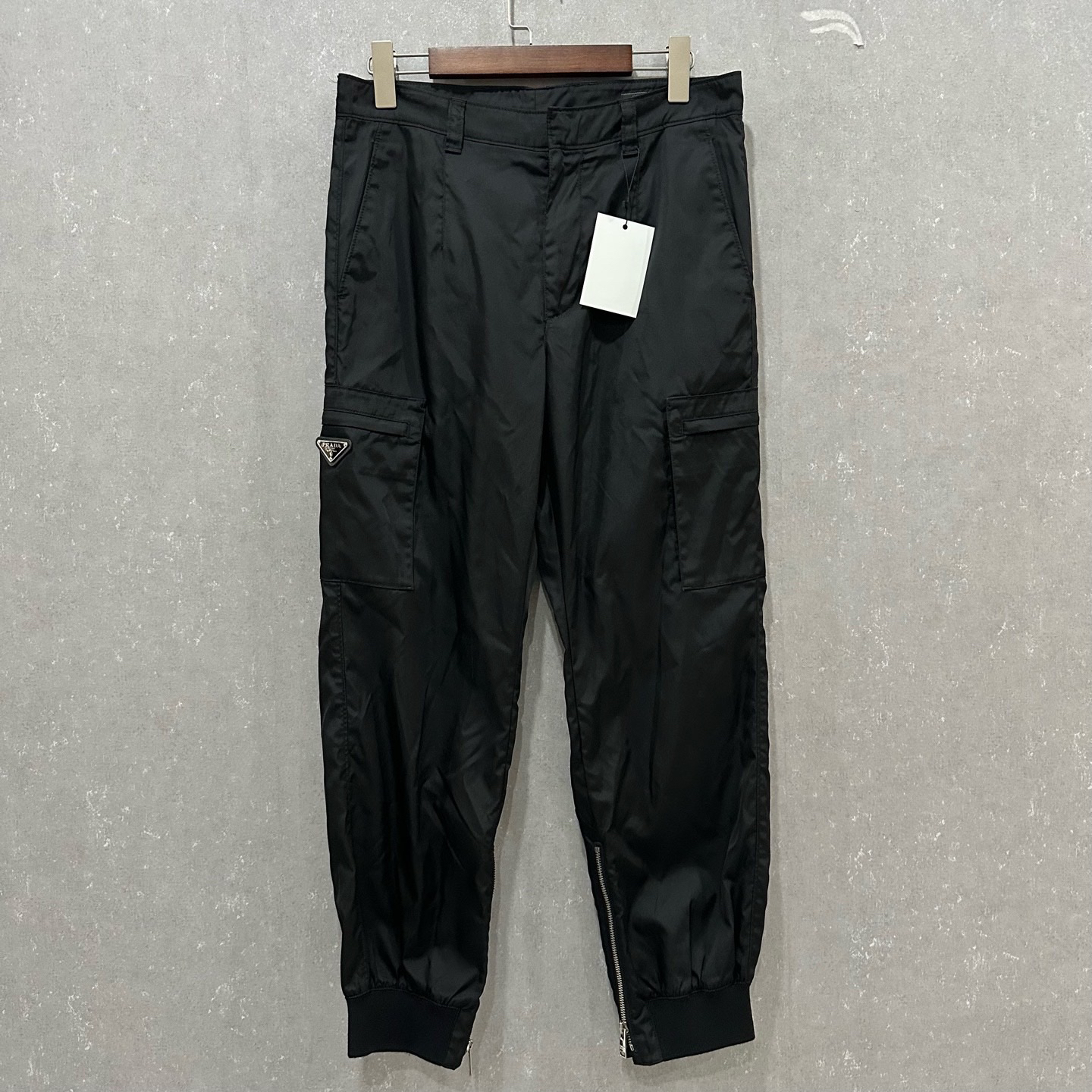 99新 Prada/普拉达 魔术贴logo束脚长裤46码/004176