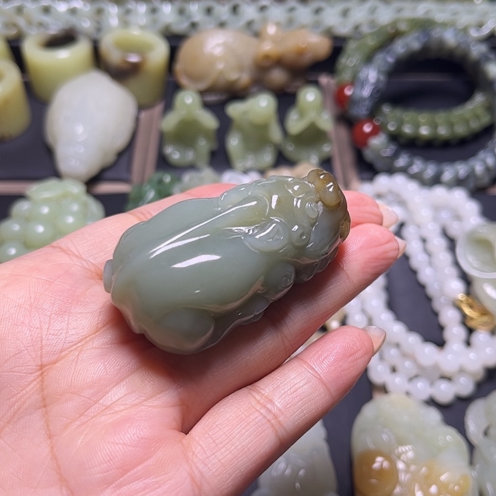 人***道未镶嵌和田玉挂件