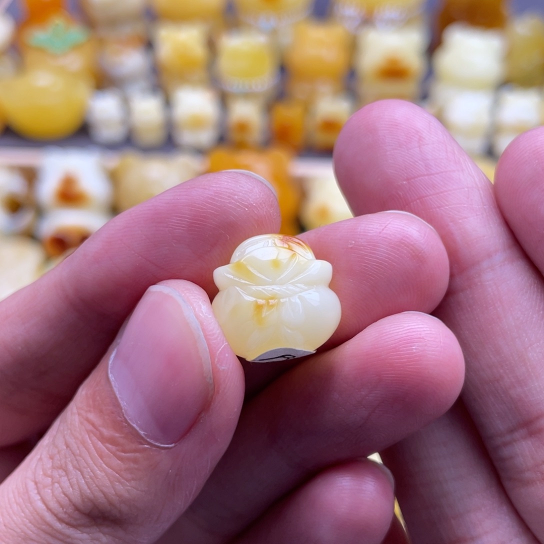 琥珀未镶嵌裸石蜜蜡