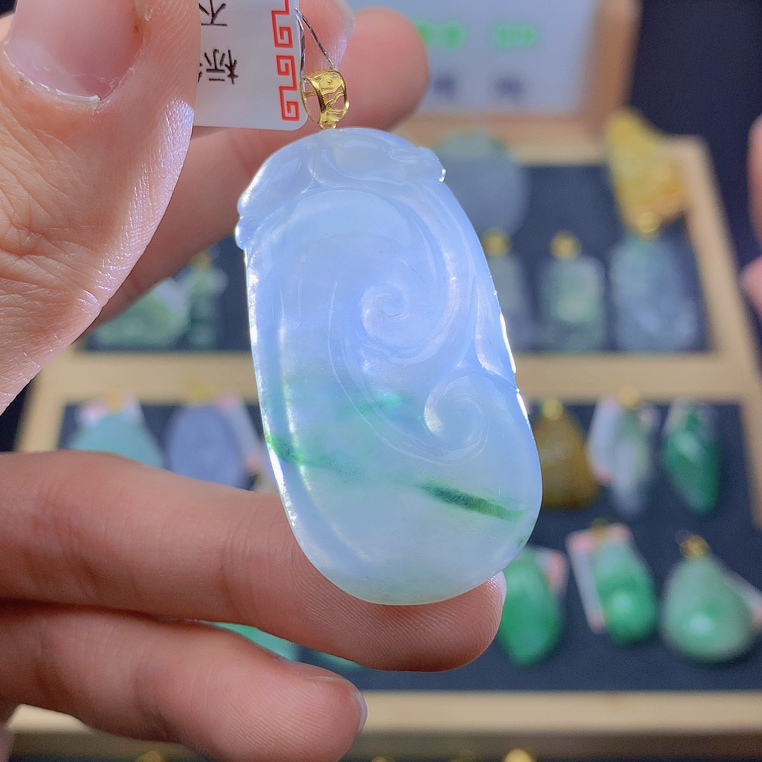 翡翠颈饰18K金镶嵌翡翠