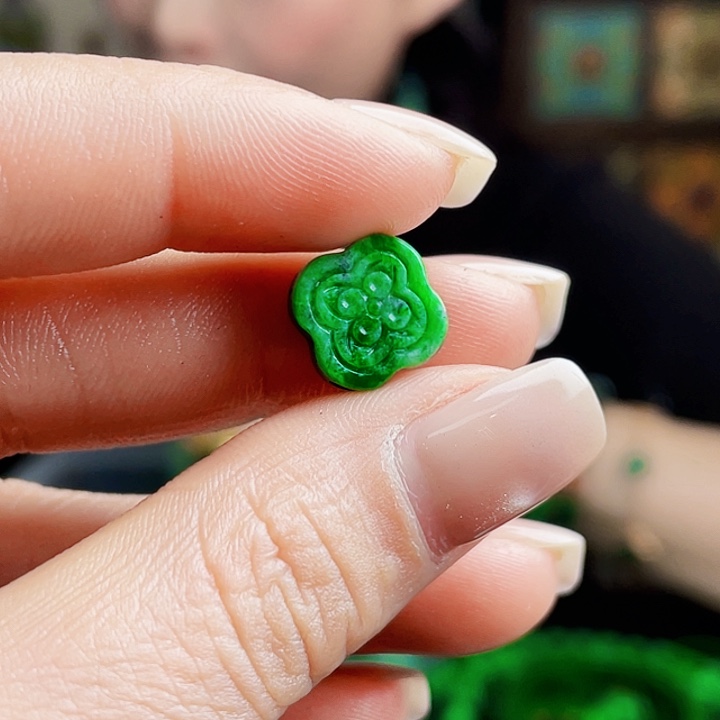 翡翠未镶嵌颈饰多样性