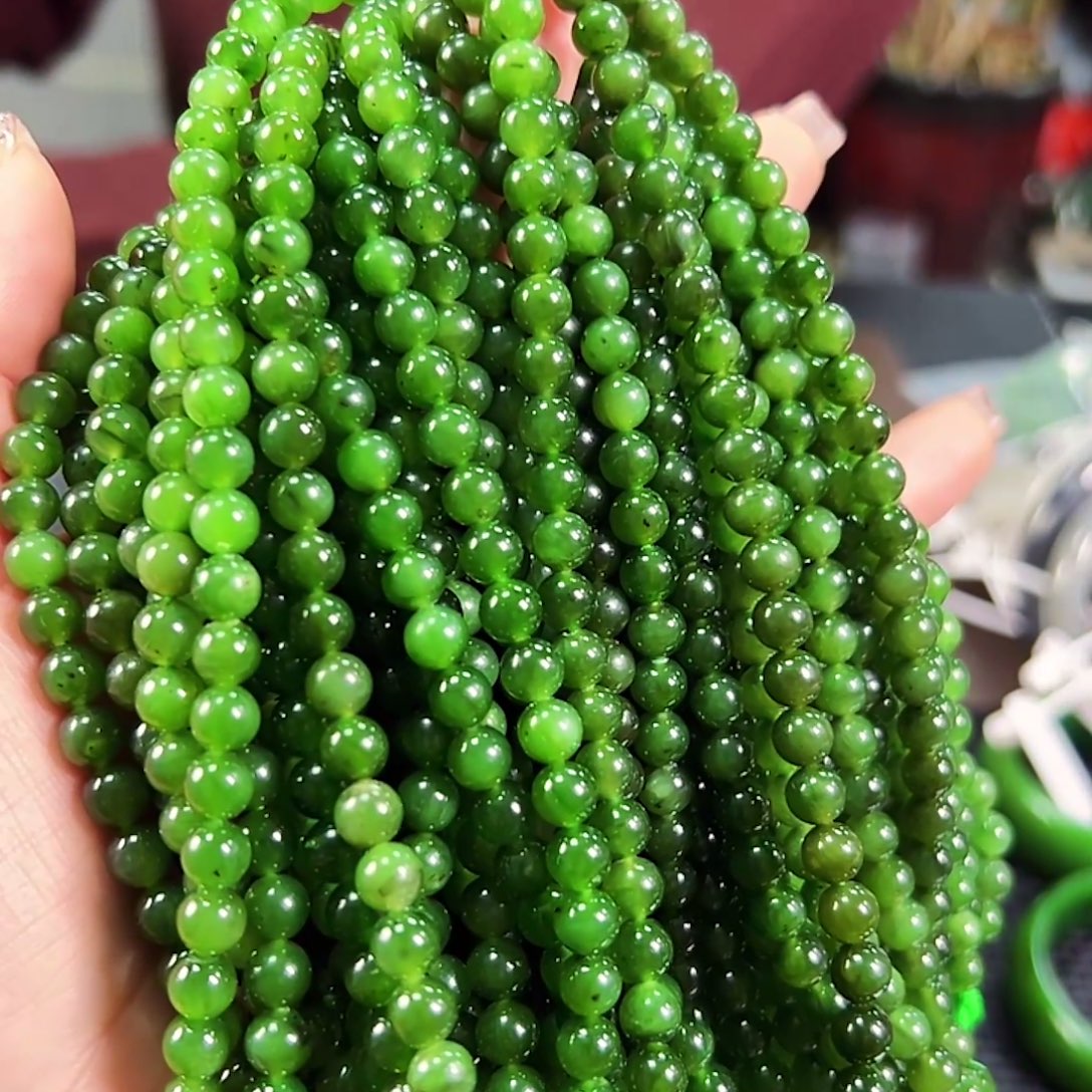 和田玉（碧玉）未镶嵌颈饰卡6发其一